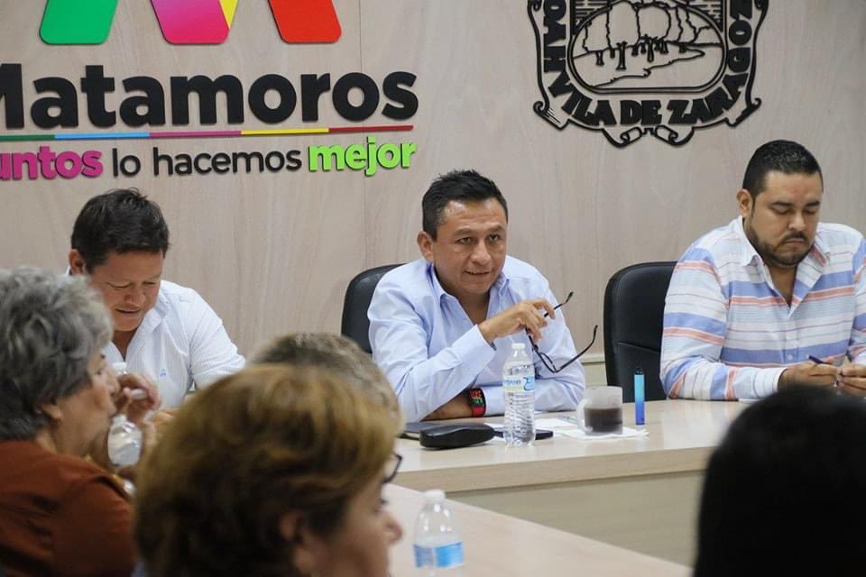 charro_rl's tweet photo. Terminando reunión de gabinete, dónde dimos seguimiento y analizamos los proyectos, acciones y estrategias de cada una de las áreas que integran este Gobierno Municipal, con el objetivo de garantizar la coordinación y atención en los temas más relevantes.
@mrikelme
#JLHM https://t.co/6bzya1Gahf