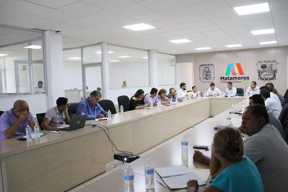 charro_rl's tweet photo. Terminando reunión de gabinete, dónde dimos seguimiento y analizamos los proyectos, acciones y estrategias de cada una de las áreas que integran este Gobierno Municipal, con el objetivo de garantizar la coordinación y atención en los temas más relevantes.
@mrikelme
#JLHM https://t.co/6bzya1Gahf