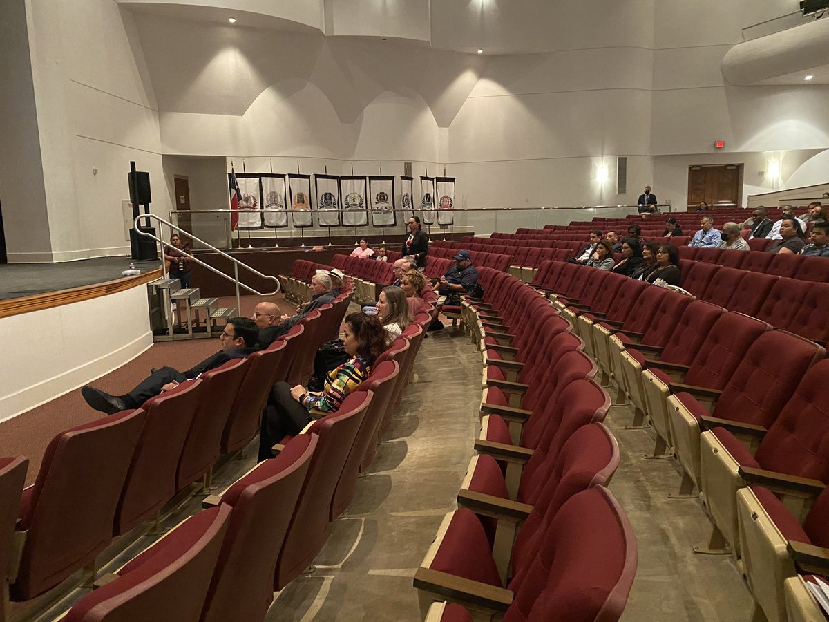 EISDofSA's tweet photo. Chief of Staff, @OMoucoulis, leads the community Q&amp;A from the community. #safeandsecure #schoolsafety #eisdcommunity https://t.co/TFtTsw0Z4u