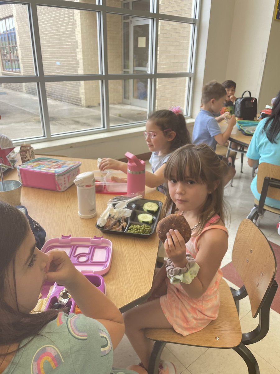 CBCmedaris's tweet photo. @AHISD @Cambridge_AH #amazingfirstdayβ€οΈβ€οΈβ€οΈ https://t.co/fTIwvVrPB6