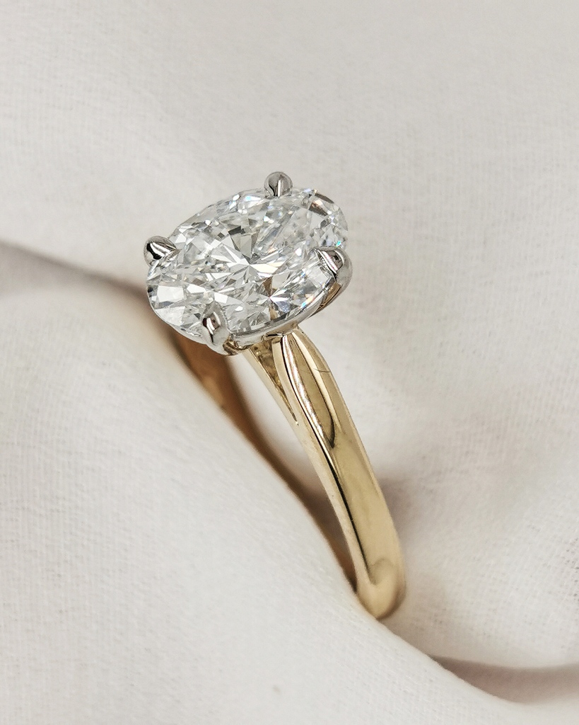 BillHicksDesign's tweet image. Big, bright and beautifully sparkly - this Oval diamond is a D colour and VVS quality and shines like the sun in this two tone setting.  ⁠
If you are looking for the perfect ring, then get in touch today and let us help you create something amazing. 
billhicksjewellery.com.au/form/