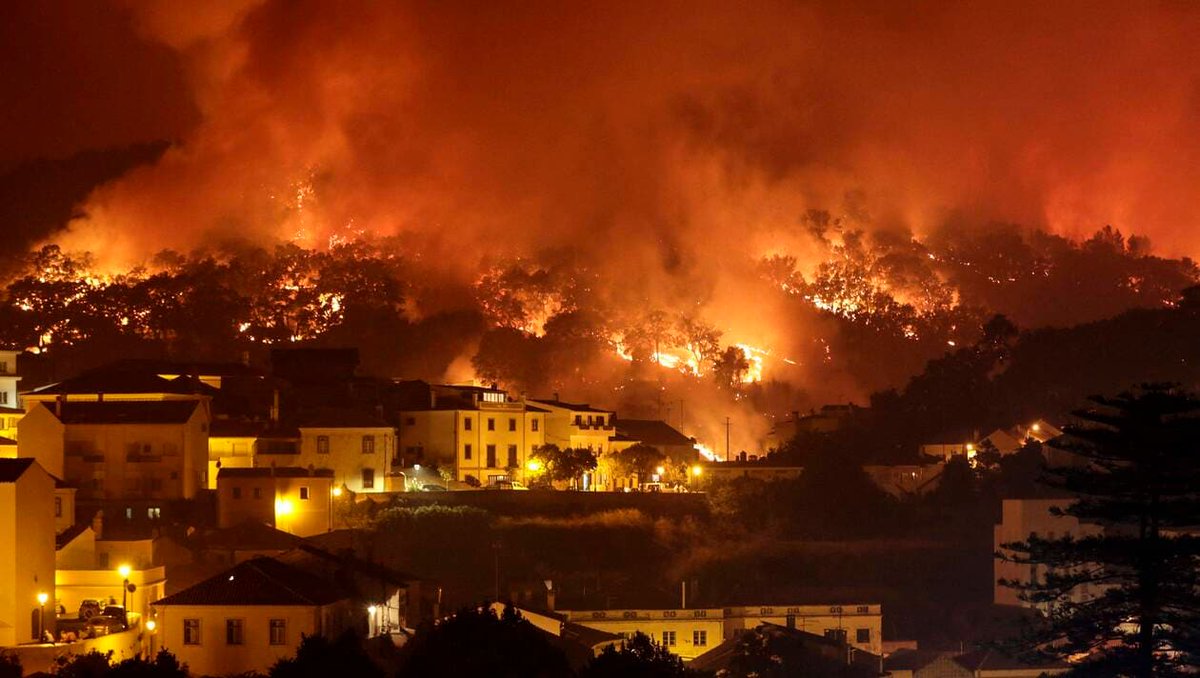 🇵🇹| L’incendie qui touche actuellement Guarda est devenu incontrôlable et menace désormais les populations ! 

L’armée à était appelée en renfort afin d’évacuer les civils.
Força e coragem 🙏🏼🇵🇹