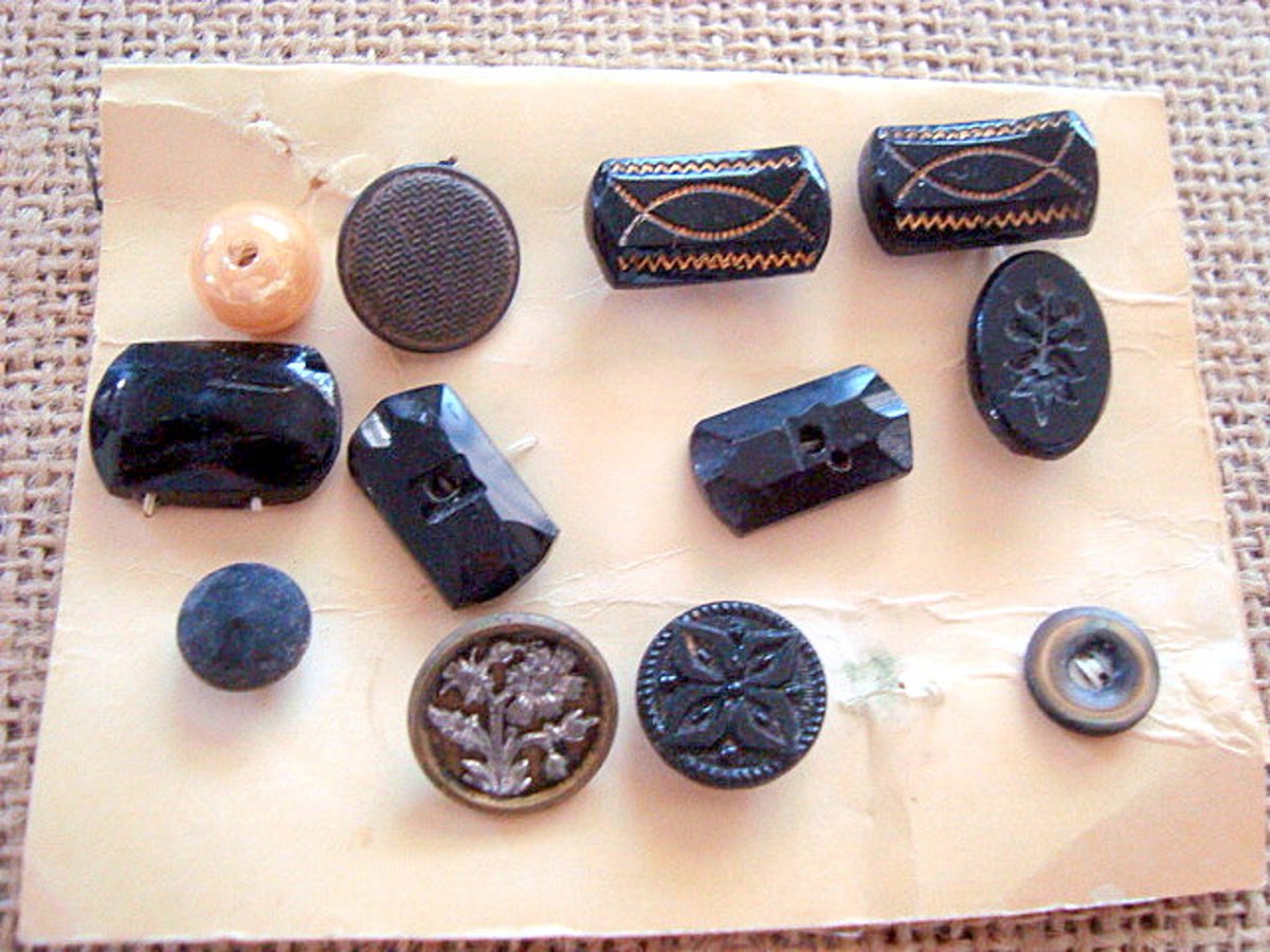 Ln10553171's tweet image. Victorian Buttons Group of 12 Black Jet Glass Engraved Steel with Glass Pearl Buttons 👍
 #BlackJet #Engraved #PearlButtons #VictorianButtons #SofiasCobwebMuseum #EtsyEmail

👉etsy.com/listing/254165…