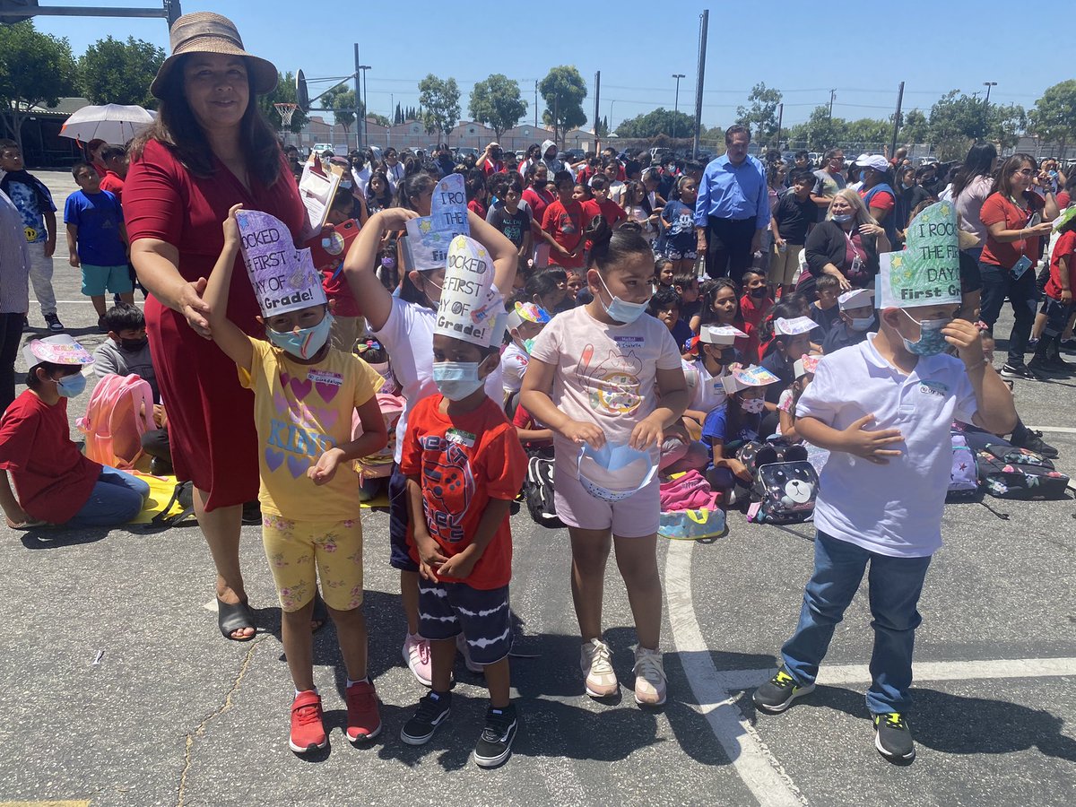 LASchoolsEast's tweet photo. #FirstDayOfSchool visit at #EllenOchoaLearningCenter with Principal Marcos Hernandez & the school community. Wishing students, families, staff & our school communities a safe, productive and successful school year. #WelcomeBackToSchool #IBelieveInLAUSD #CommittedToStudentSuccess https://t.co/aNCfleyPyN
