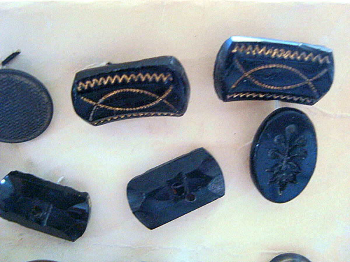 Ln10553171's tweet image. Victorian Buttons Group of 12 Black Jet Glass Engraved Steel with Glass Pearl Buttons 👍
 #BlackJet #Engraved #PearlButtons #VictorianButtons #SofiasCobwebMuseum #EtsyEmail

👉etsy.com/listing/254165…