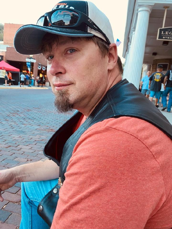 307backroadbik1's tweet photo. Me, and this big red beauty are for hire! Commercials, Documentaries, TV shows, movies, low budget, doesn't matter. Use us, we're ready.
This is my not very formal casting pitch! 
@JanetteHodds @HeatherBCasting @ltd_nina @pearsoncasting hey, it's always worth a shot! https://t.co/HTDeOTWK86