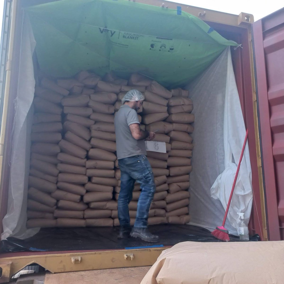 ayalagimenez's tweet photo. Cooperativa AgroNorte Ltda, trabajando para exportar Chía orgánico para el mercado Alemán el primer contenedor listo.Felicitaciones al Consejo Directivo y Funcionarios de la Cooperativa AgroNorte Ltda https://t.co/8wBatzo54X