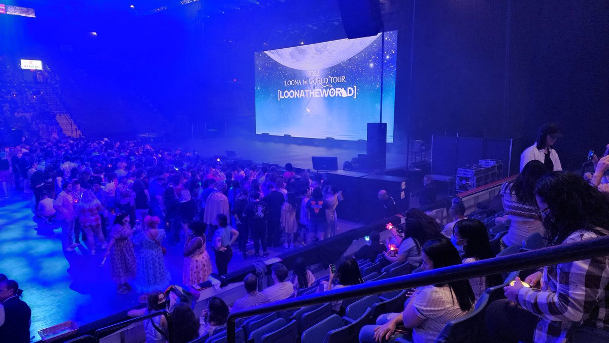 itsmyunzii's tweet photo. Omg today's finally the day! Reading PA is far from home but I appreciate the stadium seating and got pretty good seats! So excited! 
#LOONAinReading #LOONA https://t.co/mFjRmwZ5hA
