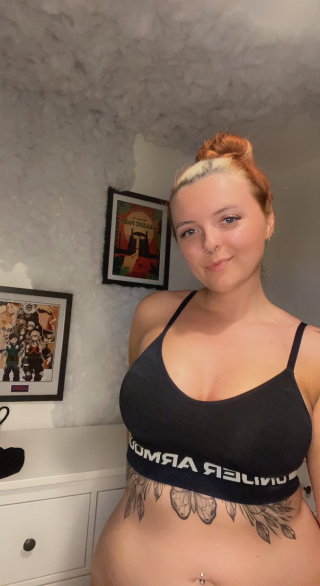 CourtScarlett_'s tweet photo. I think my tits look better out then covered up. What do you think? https://t.co/IczMGXlgia