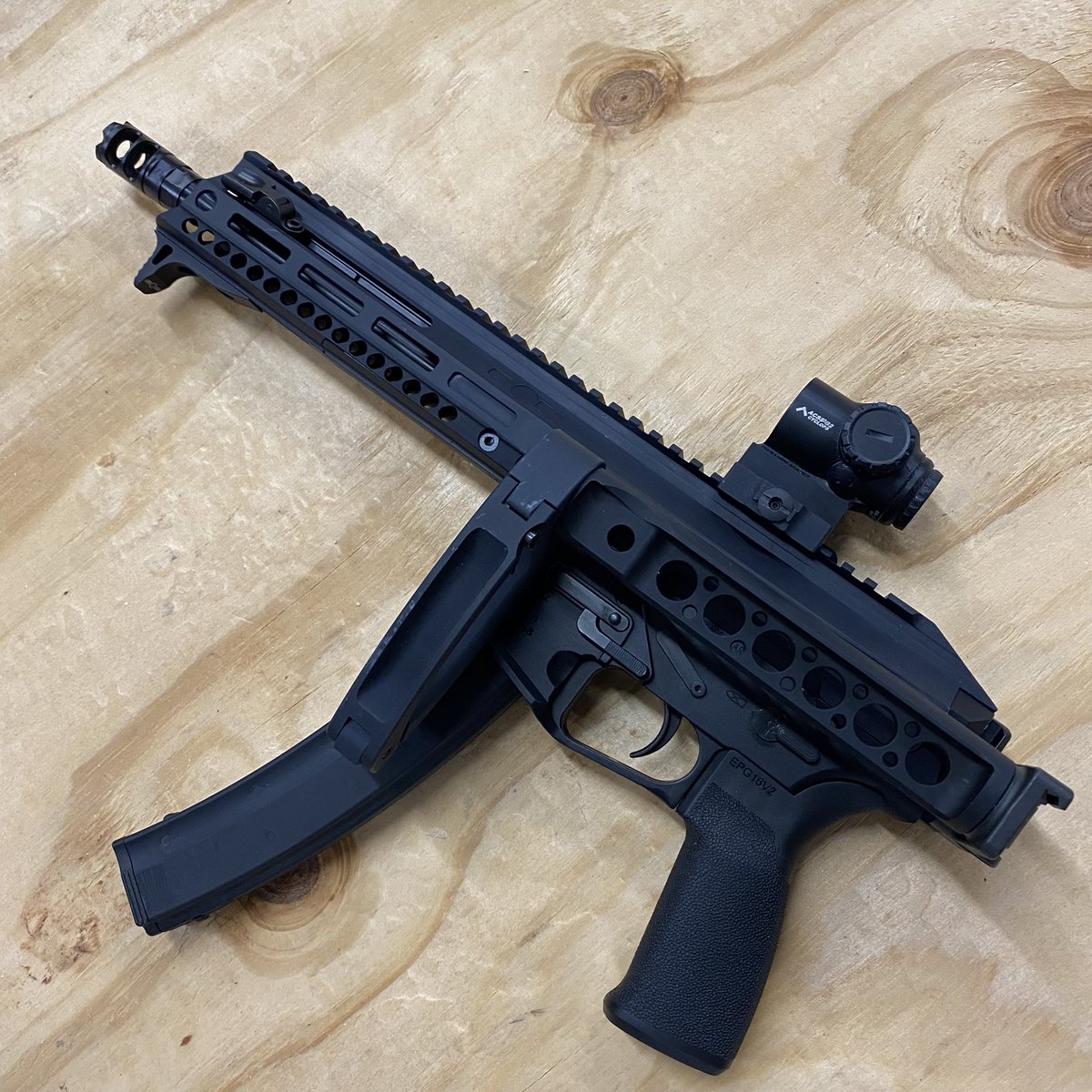 MidwestIndinc's tweet photo. The MI side folder sure looks good on this POF Phoenix!
-
-
-
#midwestindustries #pofphoenix #subgun #sidefolder #qdmount
@POFUSA @PrimaryArms https://t.co/WF6VUhZgTU