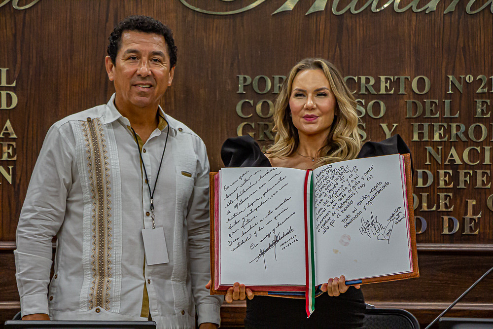 MarioLopezBorre's tweet photo. Estamos seguros que colocarán el nombre de #Matamoros en los escenarios mundiales.
Les deseo todo el éxito en este gran proyecto en el que también participanz @MickGarcia y Michelle Ampudia Vieth. ¡Que Dios me los bendiga! https://t.co/QaYSRRGAfE