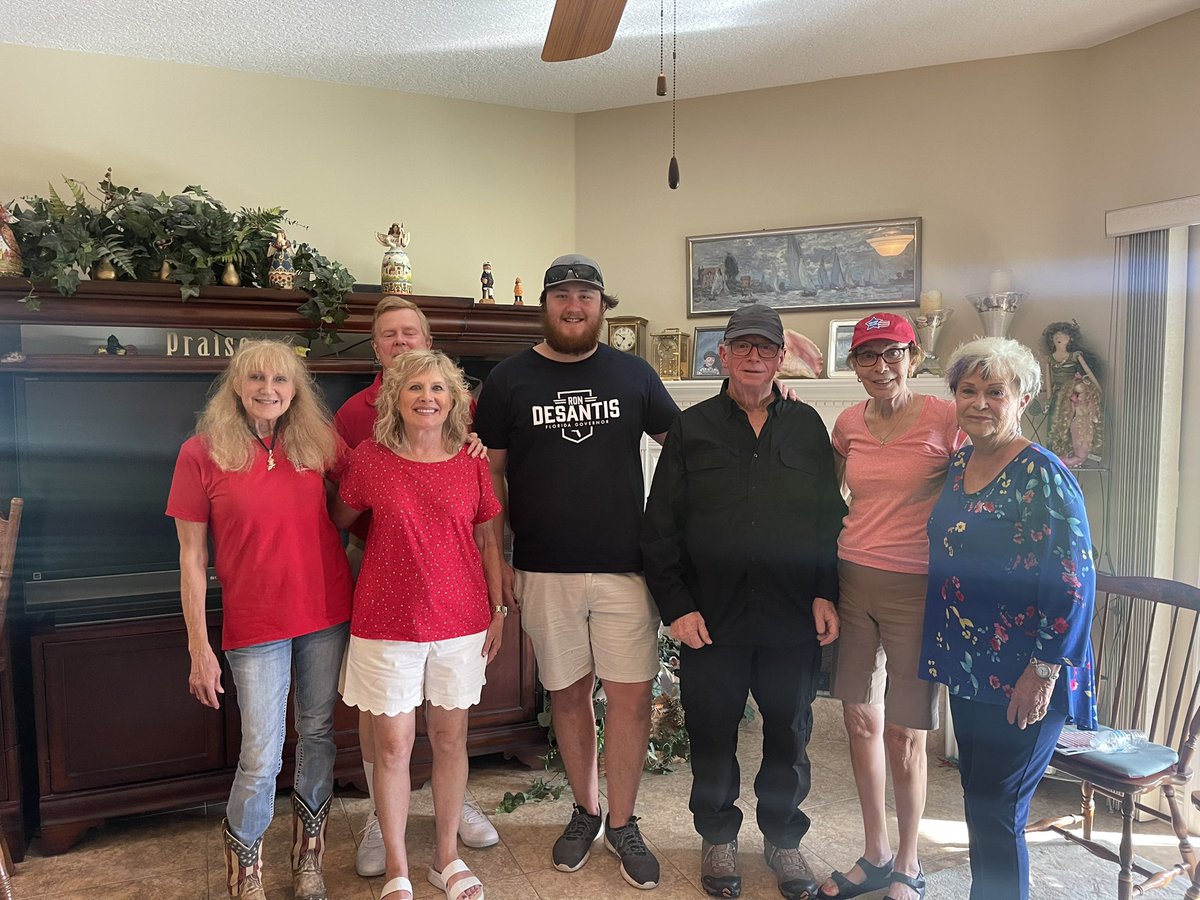Cowboy3570's tweet photo. Awesome training the other night! Getting our volunteers motivated to get out the vote! #LeadRight #TeamFlorida https://t.co/Q5TP4BlGO8