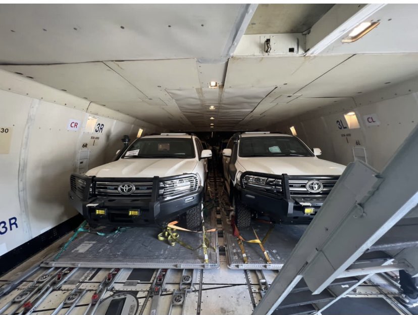 MARADIOFM's tweet photo. Le @BINUH_UN a reçu aujourd’hui 12 véhicules blindés civils de service à l’aéroport Toussaint Louverture .Selon la porte-parole du BINUH B. Nibogora,il s’agit d’un réapprovisionnement logistique pour les entités de l’@UN impliquées dans les activités régulières en Haïti #RFMINFO https://t.co/WVPoyxf05i