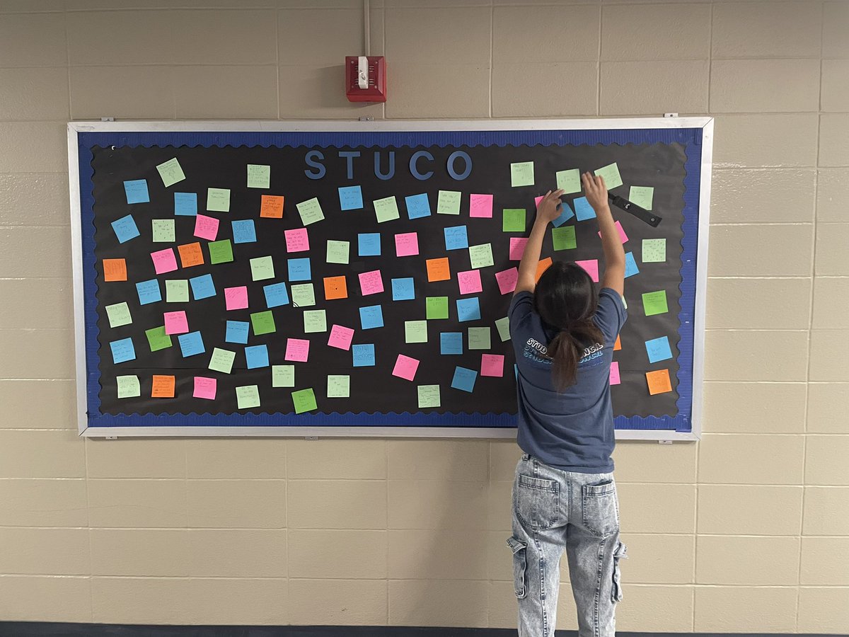 stuco_wrhs's tweet photo. Started the new school year off strong last week! We had our annual StuCo retreat with all members and then welcomed the freshmen for their first day on Thursday! https://t.co/v1KH8Fi9C9