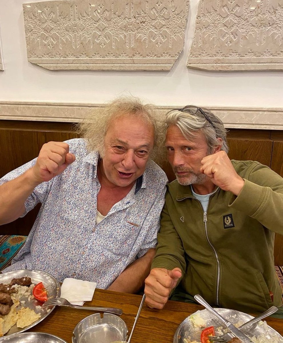 Mads ontem almoçando durante o Sarajevo Film Festival (14/08/2022)

Via Ulrichlulu on Instagram

#MadsMikkelsen