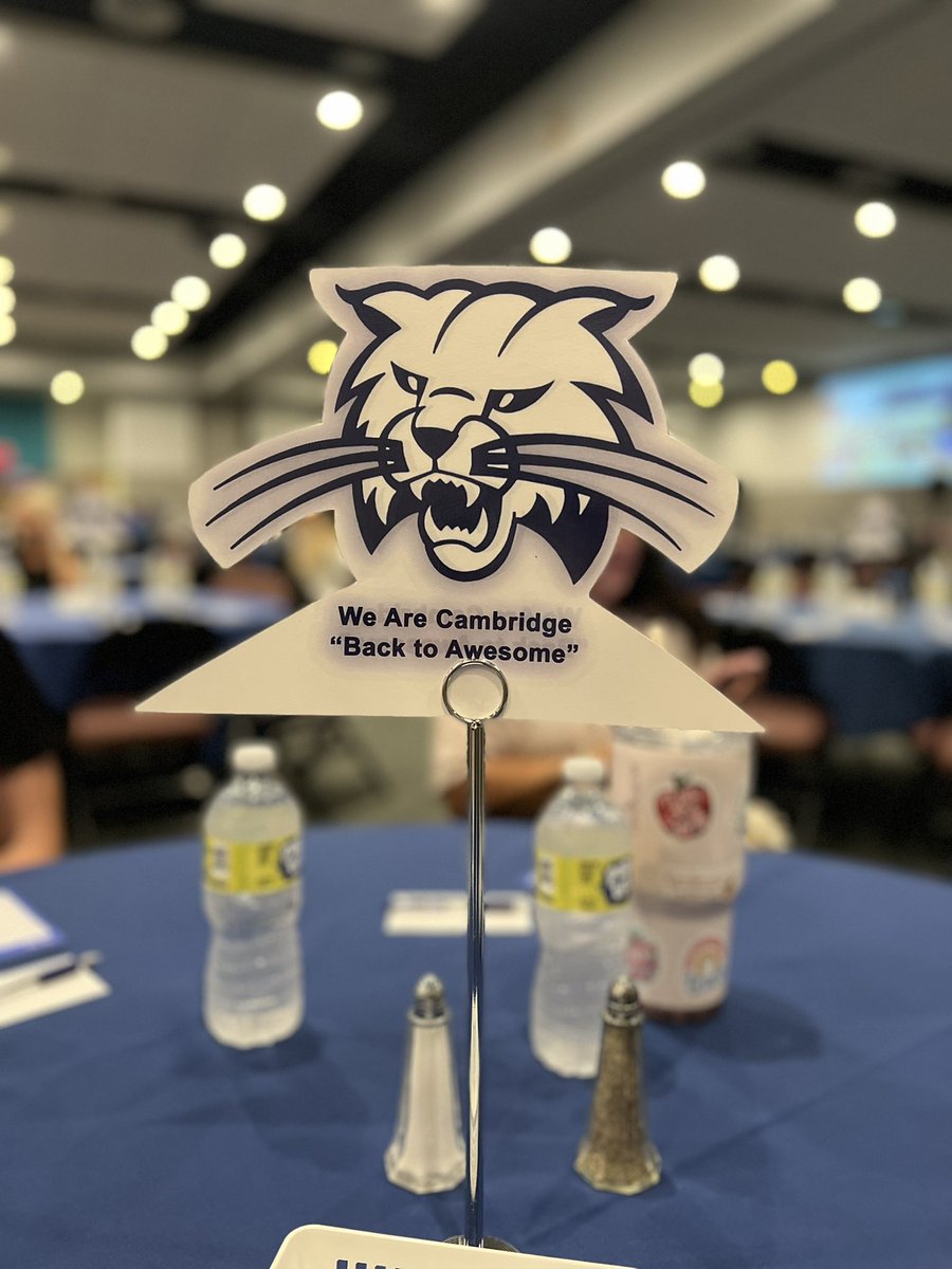 Amazing_Kinders's tweet photo. Another school year means new beginnings…new adventures! Have a great year, Bobcats! 🐾 https://t.co/ji8KHOoDpS