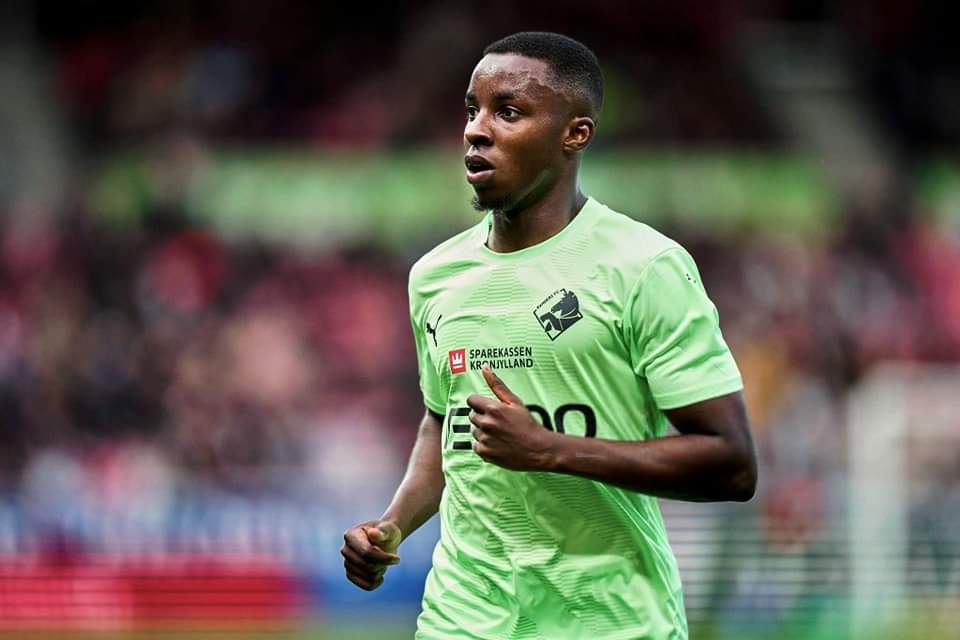 Sivassporumuz Randers'in 24 yaşındaki sol kanadı Tosin Kehinde'yi satın alma opsiyonuyla kiralamak istiyor.

🎙️ Rıza Çalımbay: "Bizim şu an çok iyi bir kanat oyuncusuna ve bir de 10 numaraya kesinlikle ihtiyacımız var. Tosin Kehinde ile uğraşıyoruz, bizim istediğimiz oyuncu o."