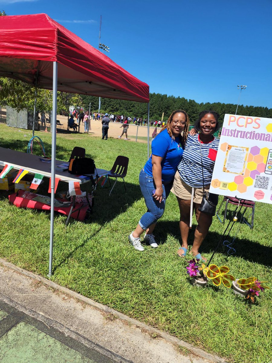 PCPSIn2GreatTec's tweet photo. We had a great time at the PCPS Back to School Kickoff. Instructional Technology shared some great digital resources with the community #OnePetersburg #WeAreOne https://t.co/SC06V66zNg