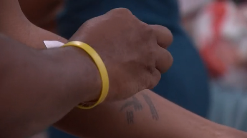 BBLiveUpdaters's tweet photo. #BB24
Good evening everyone! Looks like Terrance is in for a long night applying these tattoos. He's having fun with it. #Ink182
Michael, Britt, Turner watching on & being supportive https://t.co/KJsPPHHwiR