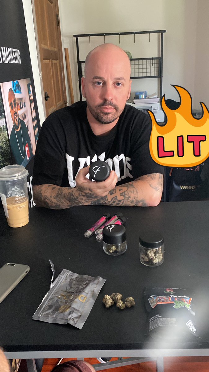 gettinghighwith's tweet photo. Bout to interview @_squintz for the @RespectMyRegion legacy podcast. #foreigngenetics #rmr https://t.co/EF8WpDJYHu