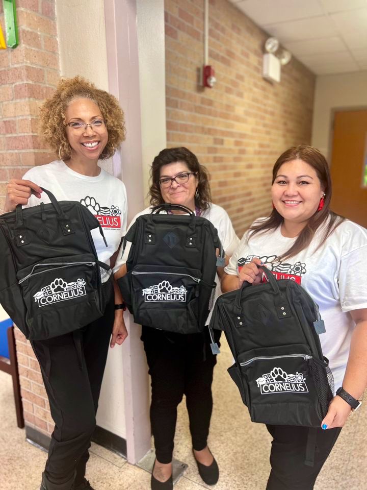CorneliusElem's tweet photo. Today was a great day, we celebrated that @CorneliusElem continues to be an A rated campus, plus ⭐️⭐️⭐️⭐️ distinctions! Thank you to all the amazing teachers, staff, parents &amp; Stu. for all their hard work and dedication! Our Cougars deserve the best! 🐾 https://t.co/dsBkL9rjmF