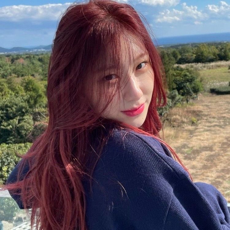 Army7Girl1's tweet photo. Chaeryeong>you https://t.co/kMmCSQ1dQs