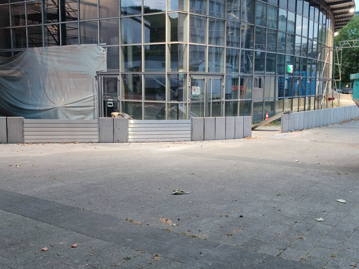 Sehe ich das richtig, dass am Cinemaxx an der Kluse dauerhafte Spundwände errichtet werden? 🤔