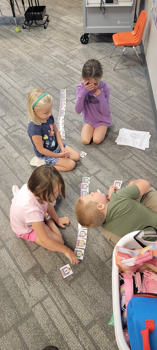 Our first day of reading rotations was a success!  I even heard the words, "This is so much fun!"❤📚🍎