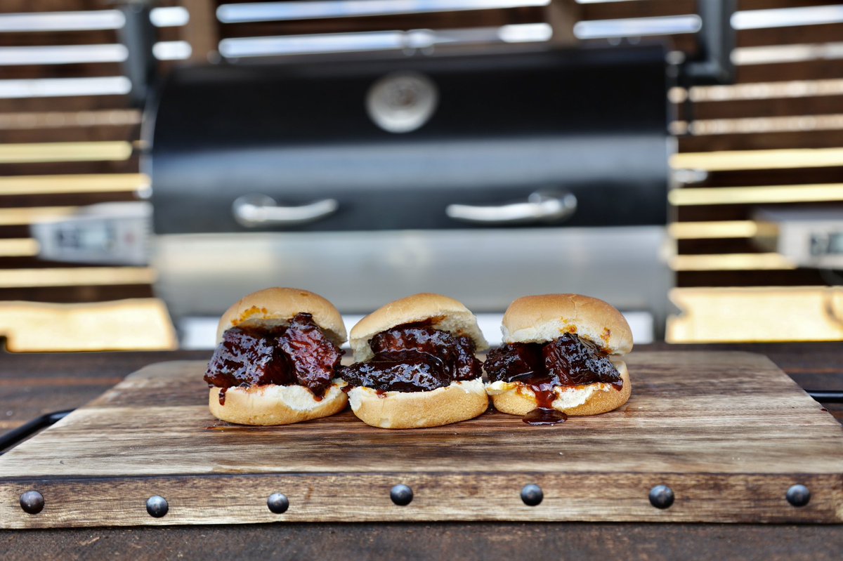 texasbrewbbq's tweet photo. Yes. Uh huh. These are #brisket #burntend #sliders - you did read that correctly, promise. Little meat cubes of soul lifting bliss.
#bbq #texasbbq #barbecue #barbeque #recteq https://t.co/sKCqnLbr9t