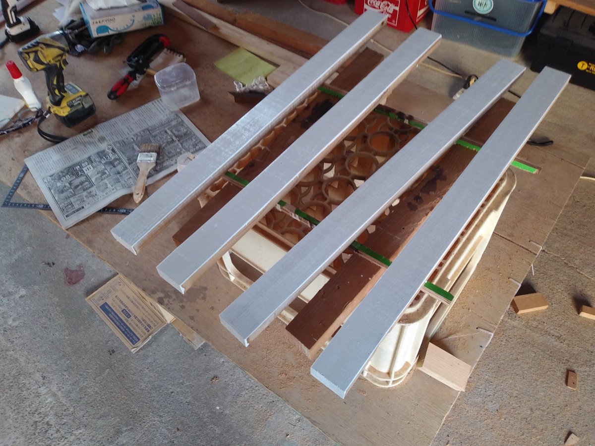 OneFlash's tweet photo. WoodenBoxに双輪キャスターを付けてキッチンワゴンを作りました。支柱の木材にはナチュラルミルクペイントのホワイトを塗りました。これから、どのような使い方をしようかワクワクしています #ダイソーDIYフォトコンテスト #一般部門
@daiso_50th https://t.co/qjJ8OQYDYd