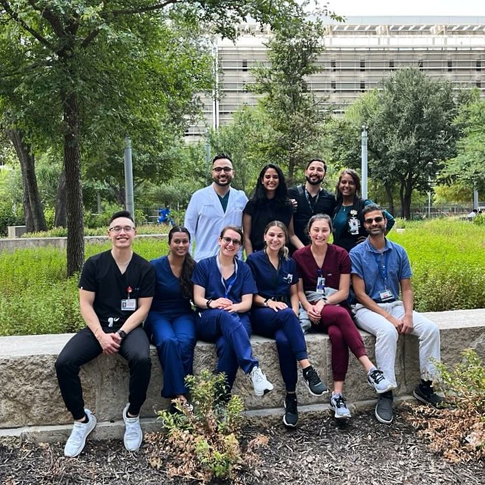 UTSW_NeuroRes's tweet image. Our residents are hard at work covering a variety of neurology services across Parkland, Clements, the VA, and Children&apos;s 💪🧠 Despite busy schedules, there&apos;s always time for Vitamin D, Starbucks &quot;pink drinks&quot;, and officially retiring 28 hour in-house call!