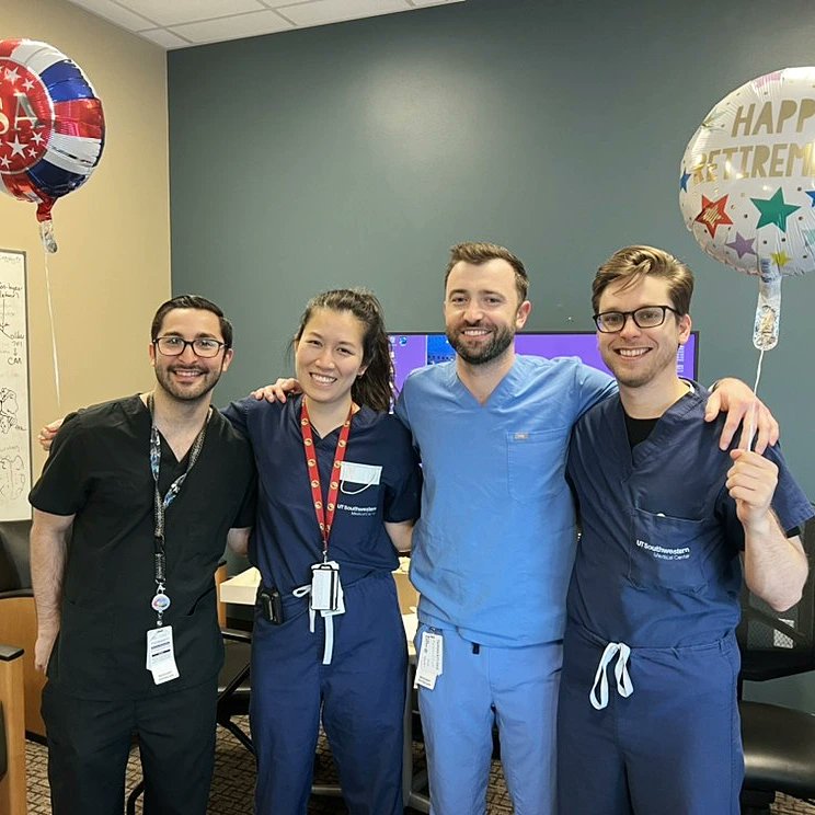 UTSW_NeuroRes's tweet image. Our residents are hard at work covering a variety of neurology services across Parkland, Clements, the VA, and Children&apos;s 💪🧠 Despite busy schedules, there&apos;s always time for Vitamin D, Starbucks &quot;pink drinks&quot;, and officially retiring 28 hour in-house call!