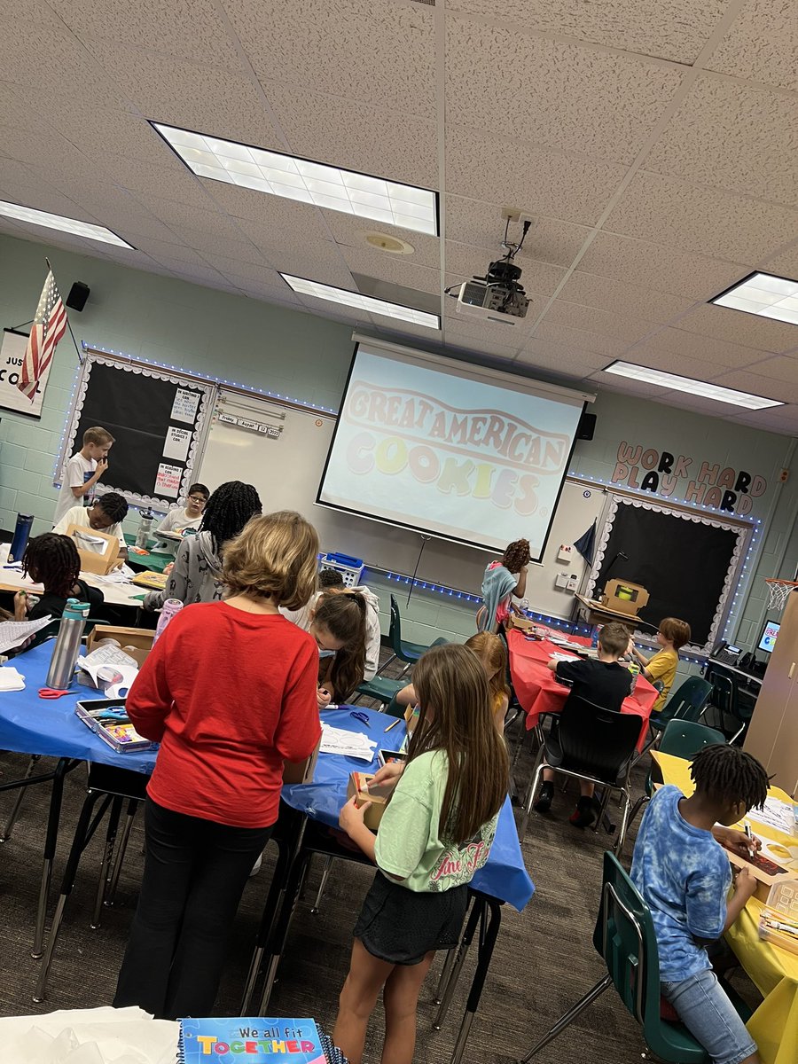 Hello PANTHERS! Here is a recap of the first week of school! We learned what it looks like to think while we read and things to think about while reading. On Friday, we had a Great American Book Company theme and worked on genres! I had a blast and I hope the kiddos did too😊❤️