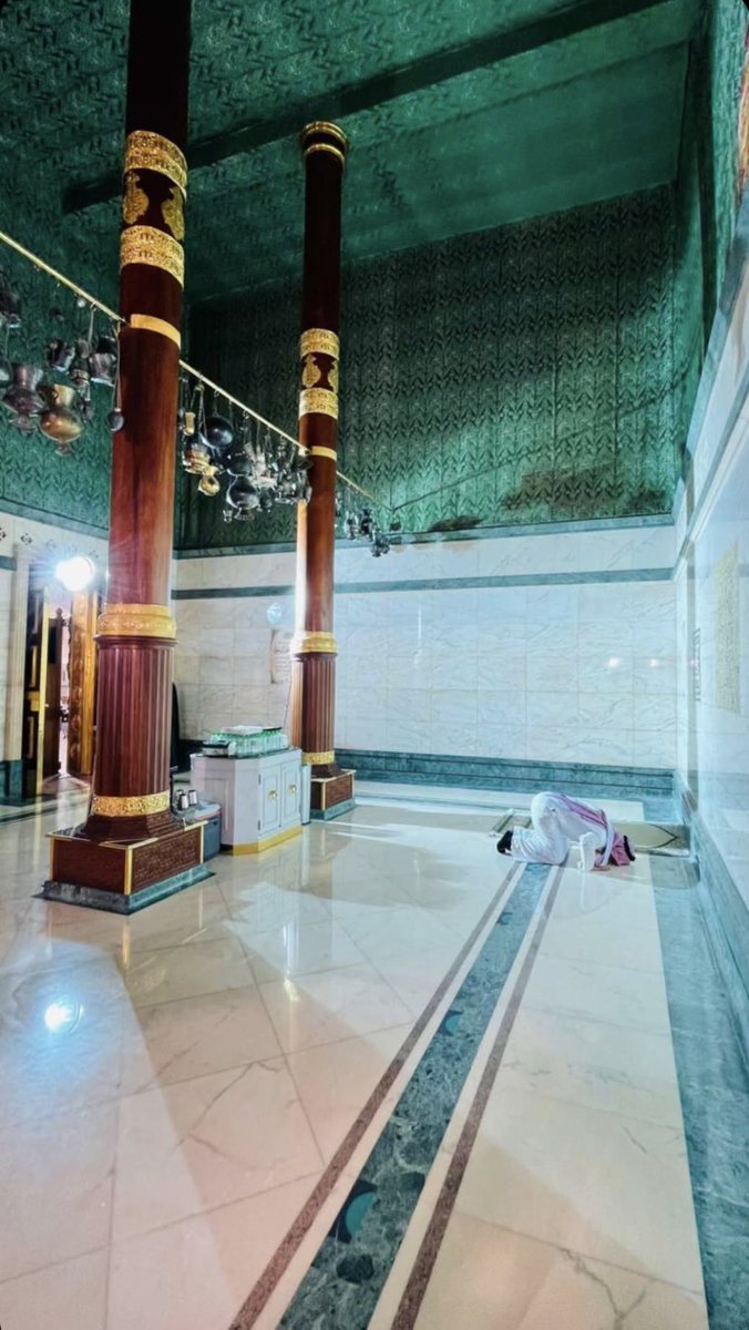theholymosques's tweet photo. Pictures from inside the Ka’bah during Ghusl ceremony today!
#ghuslekabah2022 https://t.co/iDG9zqwiGu