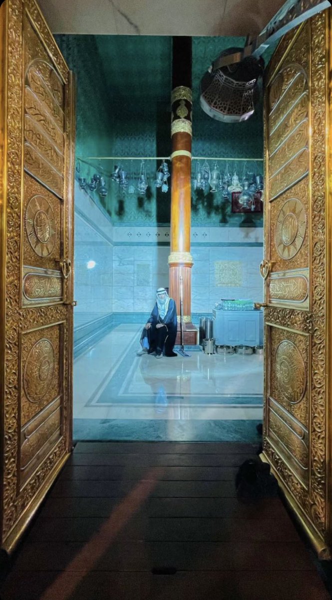 theholymosques's tweet photo. Pictures from inside the Ka’bah during Ghusl ceremony today!
#ghuslekabah2022 https://t.co/iDG9zqwiGu