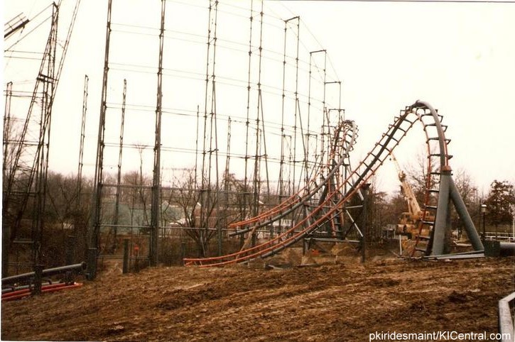 KIHistory's tweet photo. Vortex opened in 1987 as the world's tallest continuous circuit roller coaster. This construction photo showcases the ride's last two inversions, part of a twisted element known as a "batwing". (📸: pkiridesmaint / @KICentral) https://t.co/uZgdjpgdSY