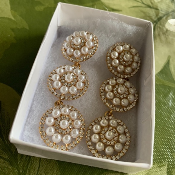 So good I had to share! Check out all the items I'm loving on <a href="/Poshmarkapp/">Poshmark</a> from <a href="/Ana_Bahnanah/">Anamarie™</a> #poshmark #fashion #style #shopmycloset #ahead: posh.mk/CqX8in2Bwsb