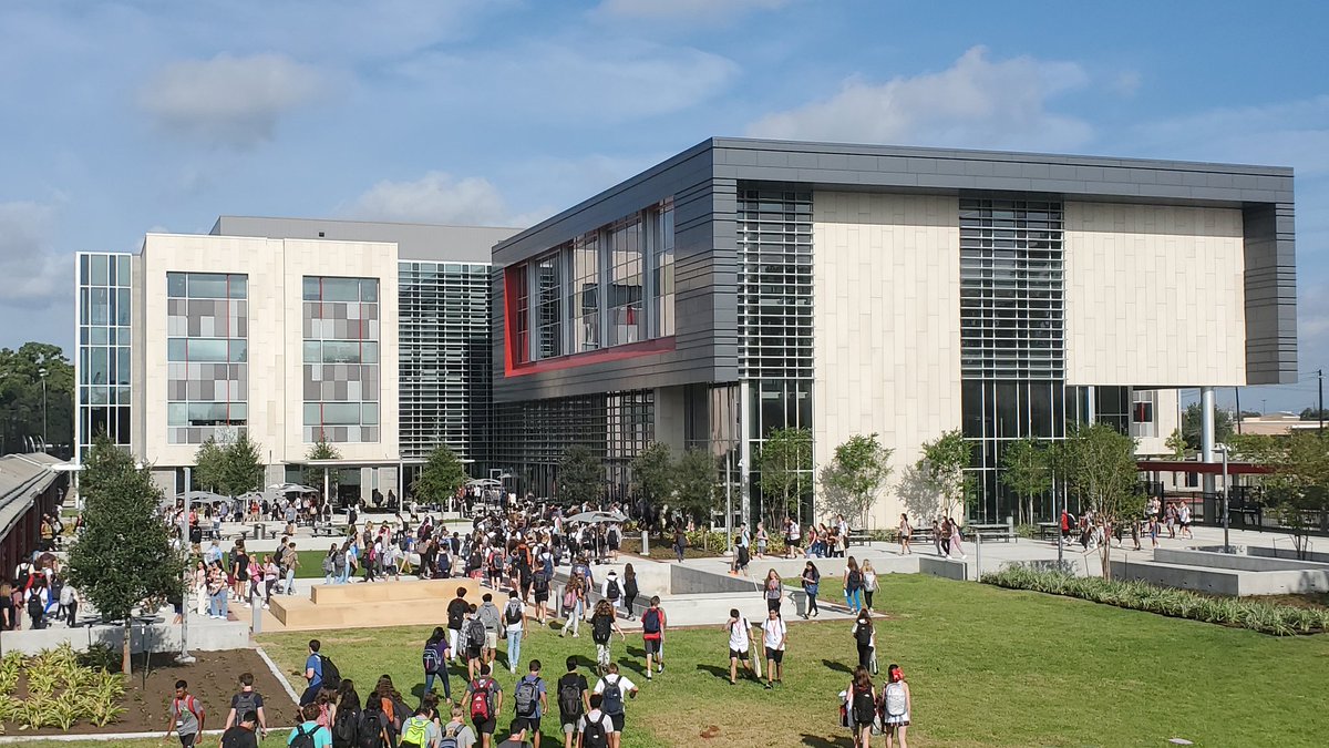 mejackson75's tweet photo. Today starts the next chapter at Memorial High School @MHShouston.  The outdoor spaces are complete, renovations done, and it looks fantastic!  We are so happy for this community!  #StantecEdu #StantecHou https://t.co/acrL6cYXLu