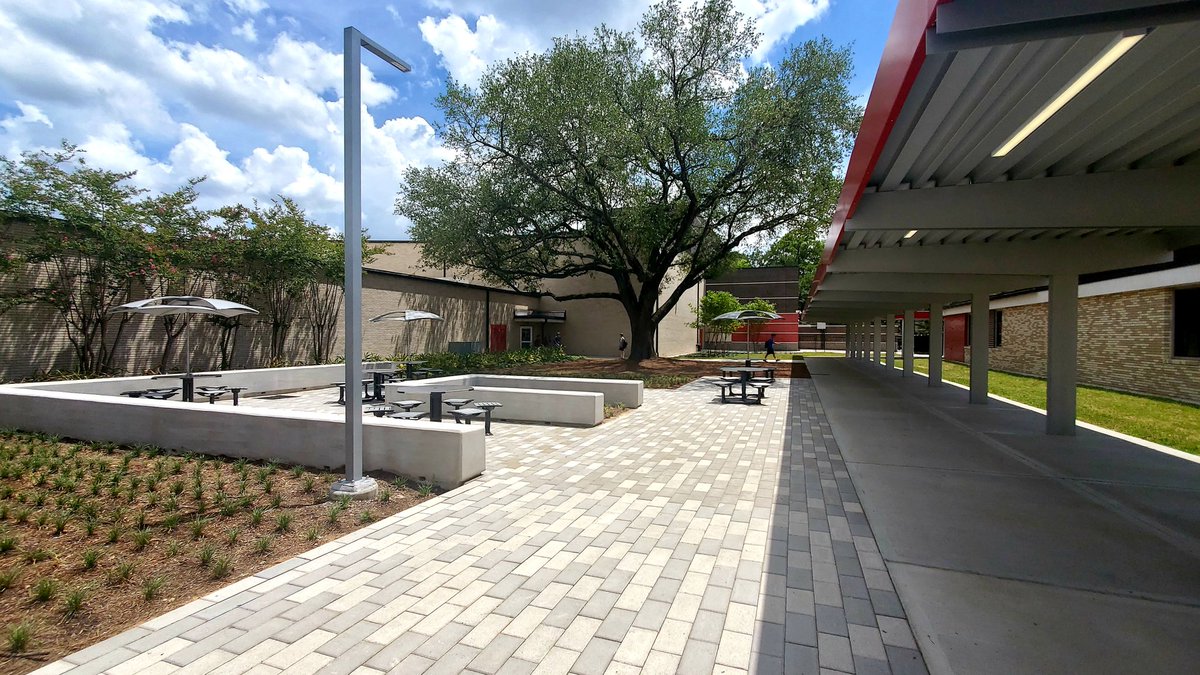 mejackson75's tweet photo. Today starts the next chapter at Memorial High School @MHShouston.  The outdoor spaces are complete, renovations done, and it looks fantastic!  We are so happy for this community!  #StantecEdu #StantecHou https://t.co/acrL6cYXLu