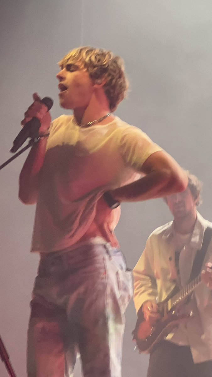 BABYH0NEYL0U's tweet photo. ROSS LYNCH LAST NIGHT IN ATL ❤️ https://t.co/j5UdTUzVZu
