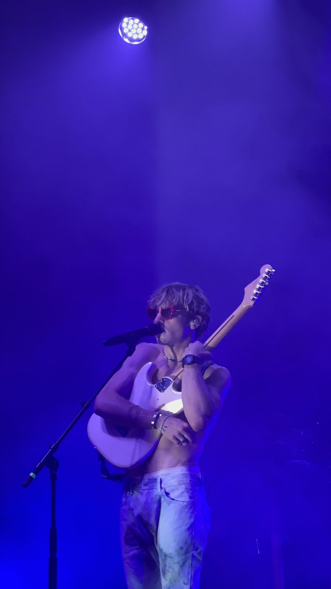 BABYH0NEYL0U's tweet photo. ROSS LYNCH LAST NIGHT IN ATL ❤️ https://t.co/j5UdTUzVZu
