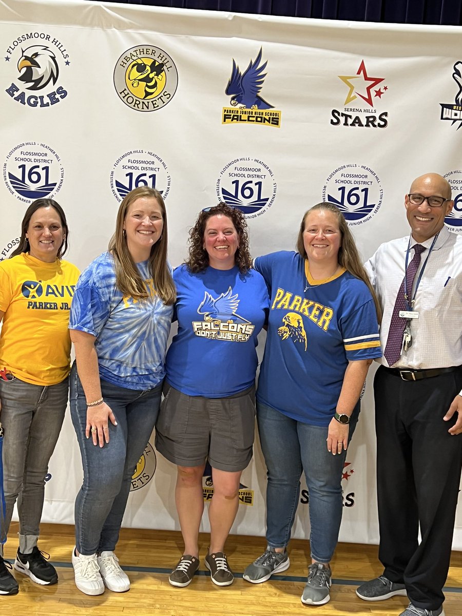 Back to school! 🤓 <a href="/mrsjsmith8/">@MrsJSmith8</a> <a href="/MsRthereader/">Sarah R</a> <a href="/D161Supe/">Dr. Smith</a>