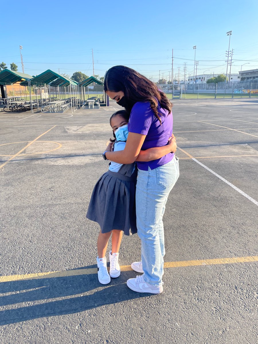 MsDavilaAIA's tweet photo. First day of school was AMAZING😭💜 loved every second of it, ready to take on this year of residency🫶🏼✏️ https://t.co/jvSp3UmSg3