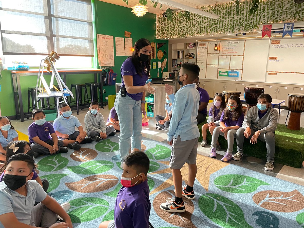 MsDavilaAIA's tweet photo. First day of school was AMAZING😭💜 loved every second of it, ready to take on this year of residency🫶🏼✏️ https://t.co/jvSp3UmSg3