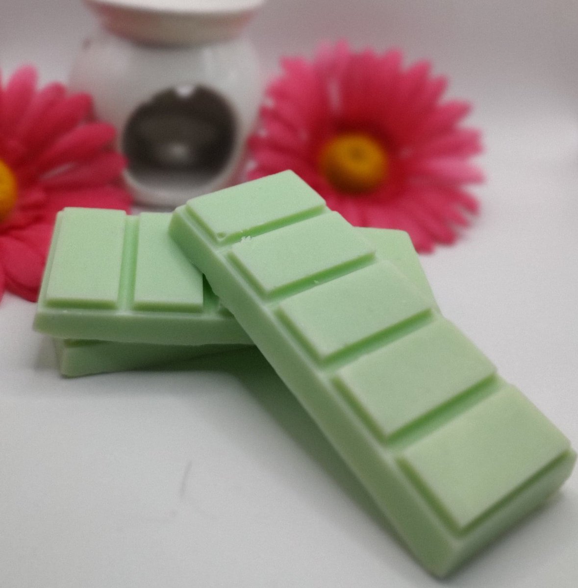 Excited to share the latest addition to my #etsy shop: Gain Detergent Original Scented Snap Bar | Soy | Wax Melts | Break Away Bars etsy.me/3QsQUde #green #snapbars #giftforher #waxwarmer #handmade #waxtarts #laundryscents #giftsformom #breakawaybars