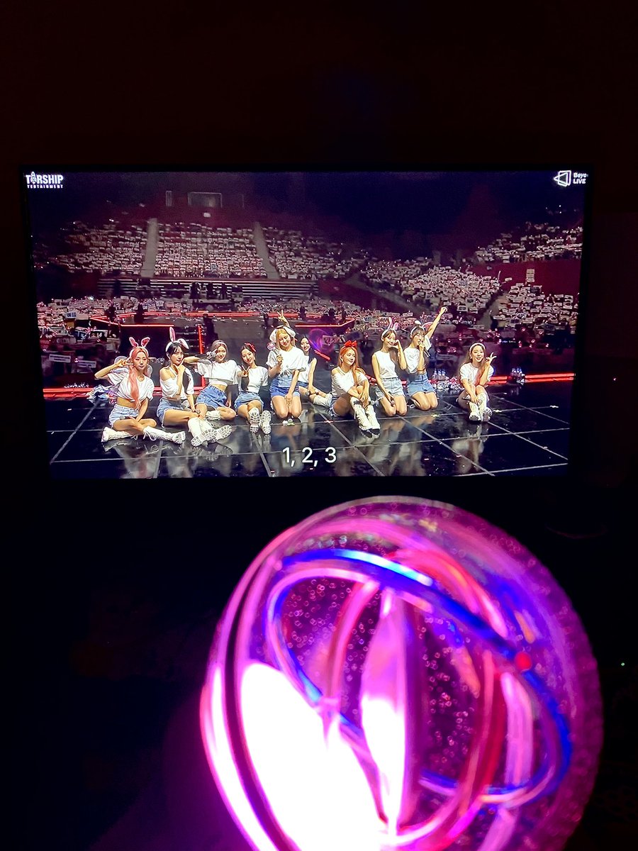 greyjinsook's tweet photo. i want to meet #WJSN to help them see they have had international fans since 2016! i’ve been an UJUNG for 6+ years &amp; they’ve been a constant light through dark times in my life, so i would like to thank WJSN for all the time spent together even while apart ☺️💖
#FANTOO_KCON2022LA https://t.co/UQl8LBtczo
