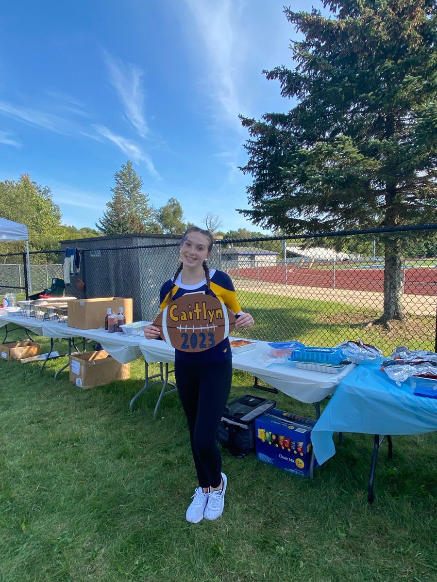 wlcpoms's tweet photo. Happy 17th to one of our wonderful captains!! We love and appreciate you so much 🥳🥳 https://t.co/ddzkhx77fS