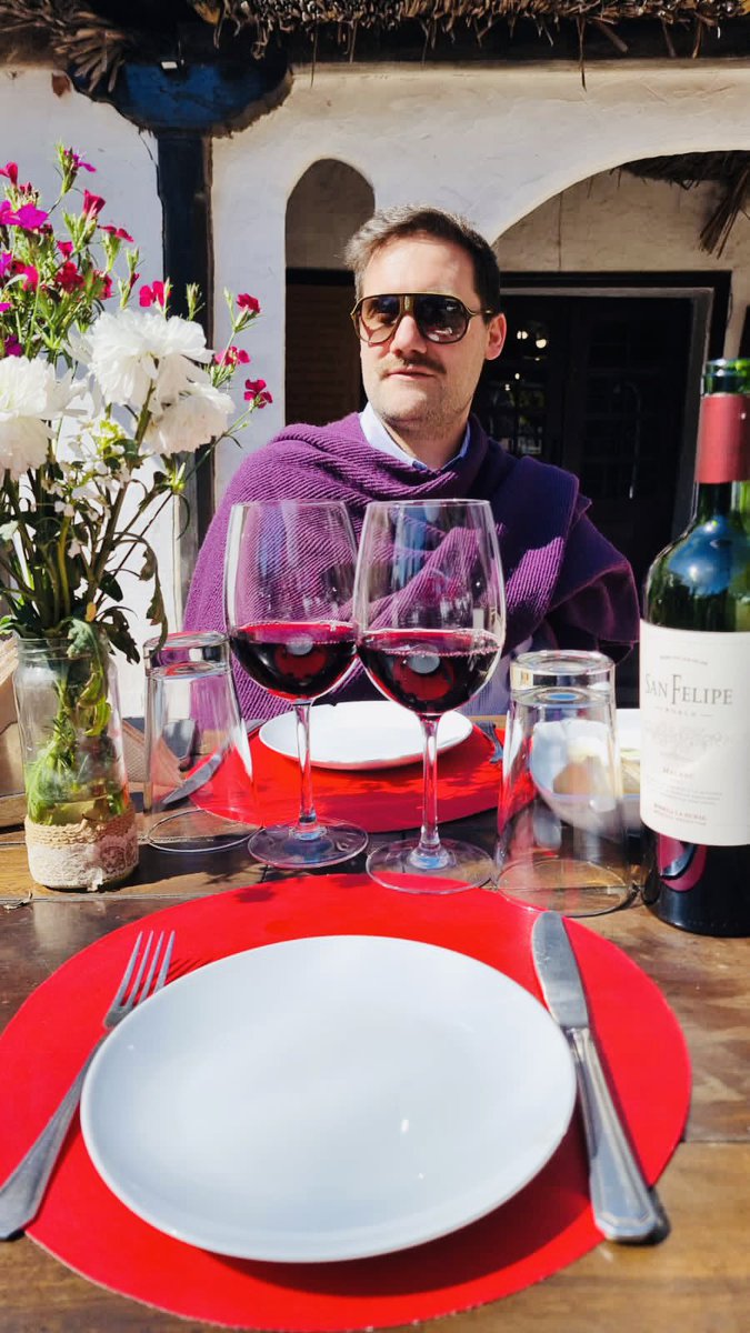 Rodeadx de lo que me hace bien
( ☀️, 🌺, 🍷)