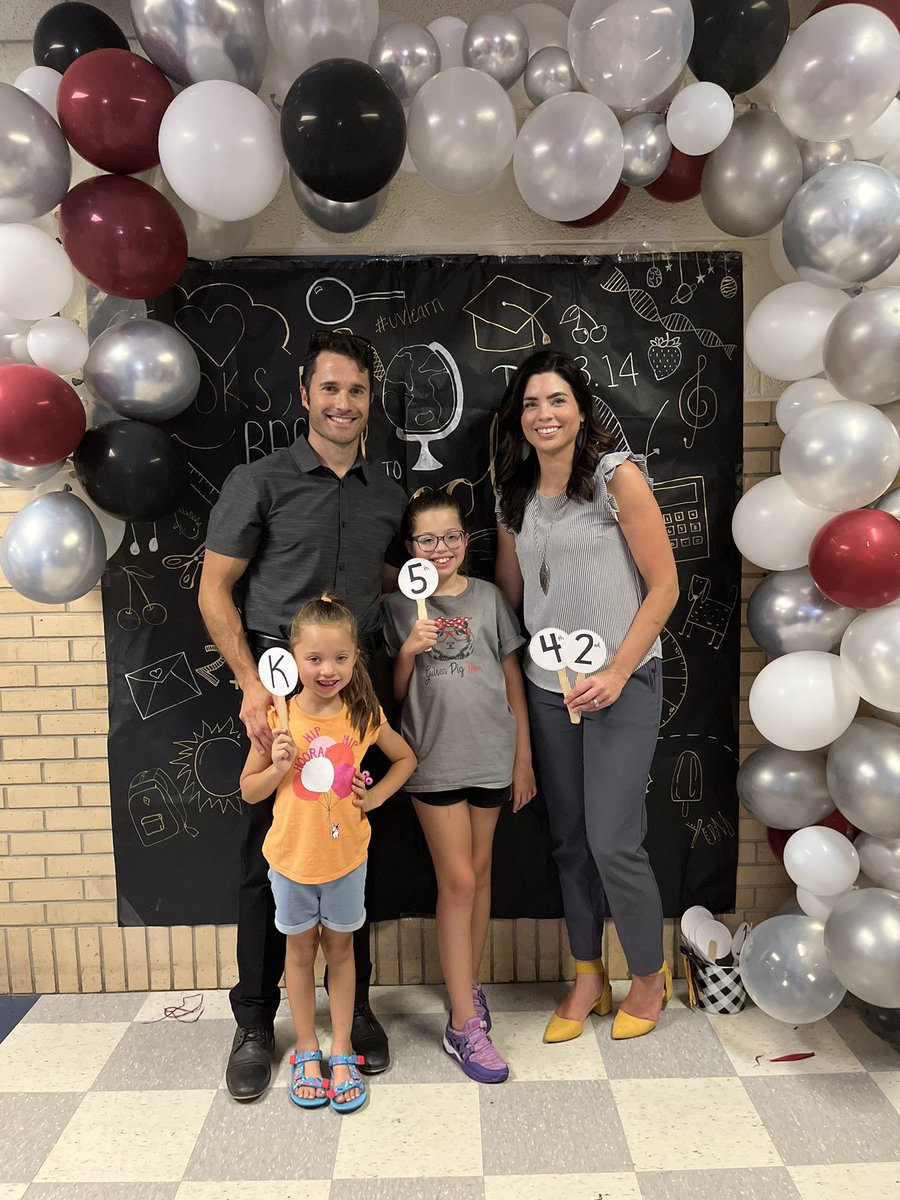PrincipalPaul's tweet photo. Happy New Year to everyone starting up at #UVlearn! Thanks @5thgradeRopps and the crew for hosting Back to School Night!!!
#bexceptional https://t.co/KT5gp7FP7l