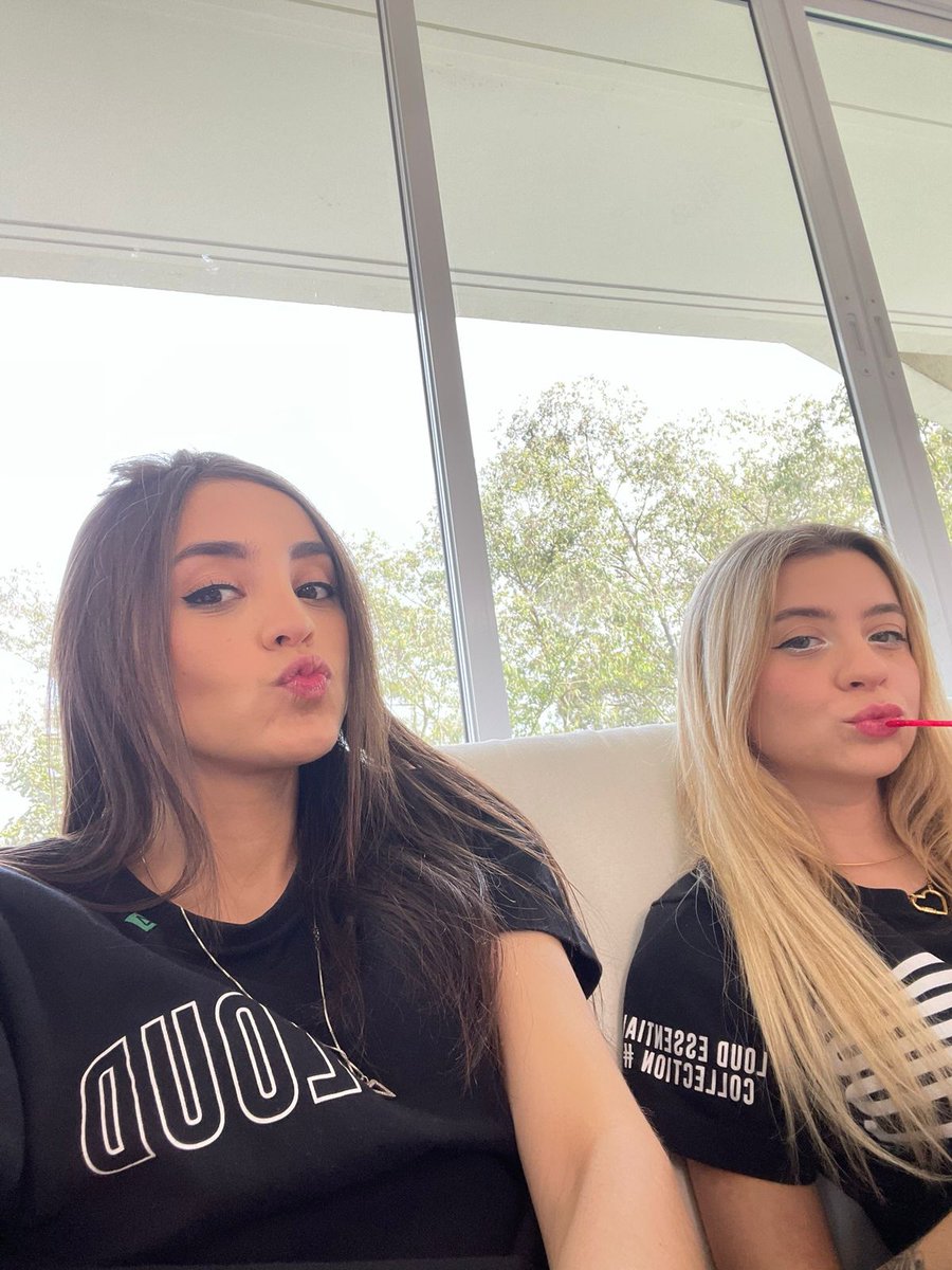 cf_cvoltan's tweet photo. Volchat e Bachat mostrando que não brincam em serviço! 

Bateram a meta e como prometido aqui está 💝 

3 ANOS DE LOUD VOLTAN 
#bailaobabitan https://t.co/lyJYnAk6ik